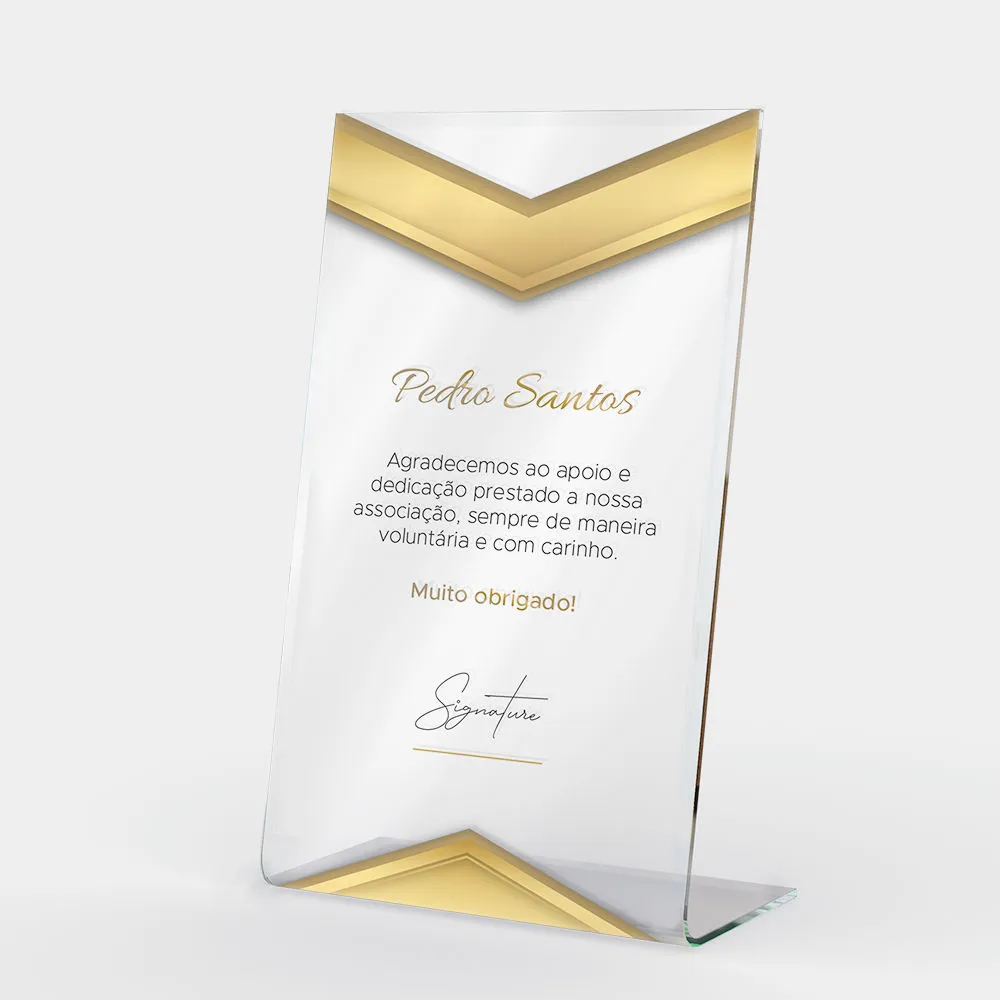 Troféu em acrílico transparente com detalhes dourados
